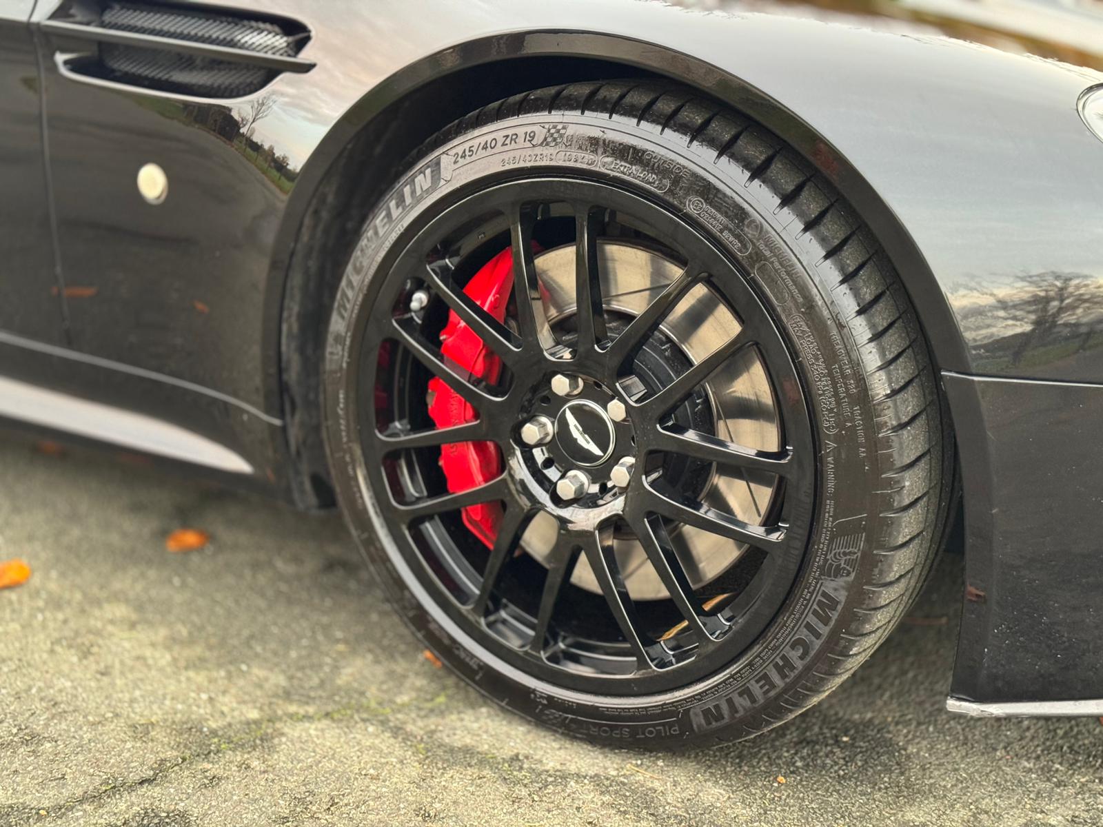 ASTON MARTIN VANTAGE V8 AUTO