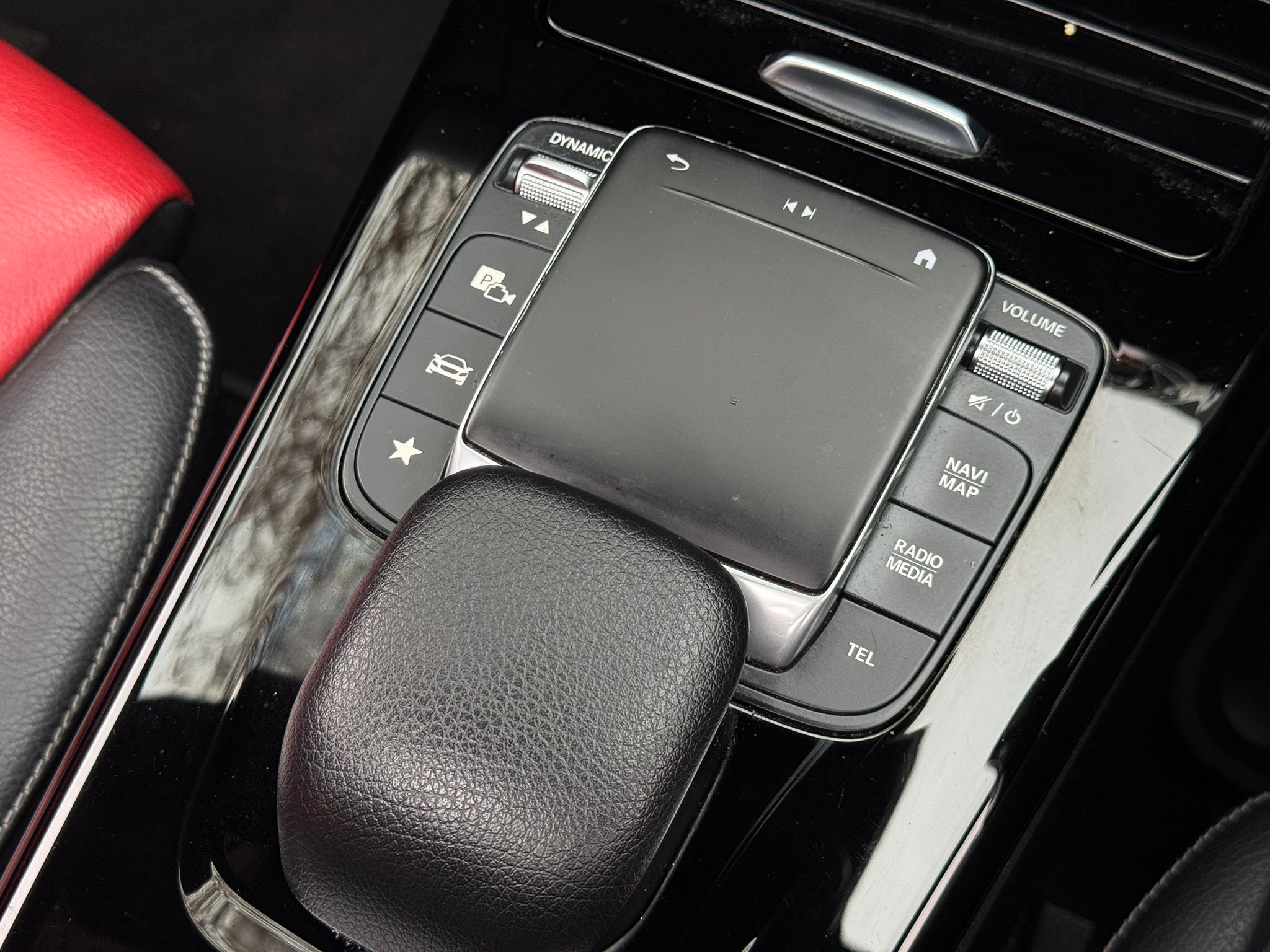 MERCEDES-BENZ CLA 200 AMG LINE PREMIUM + A