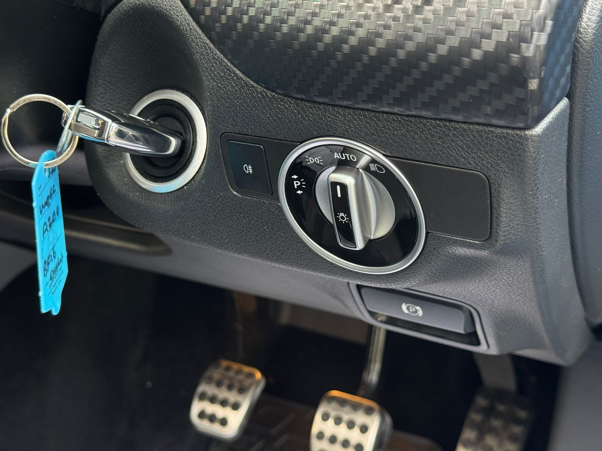 MERCEDES-BENZ A 200 AMG LINE PREMIUM +