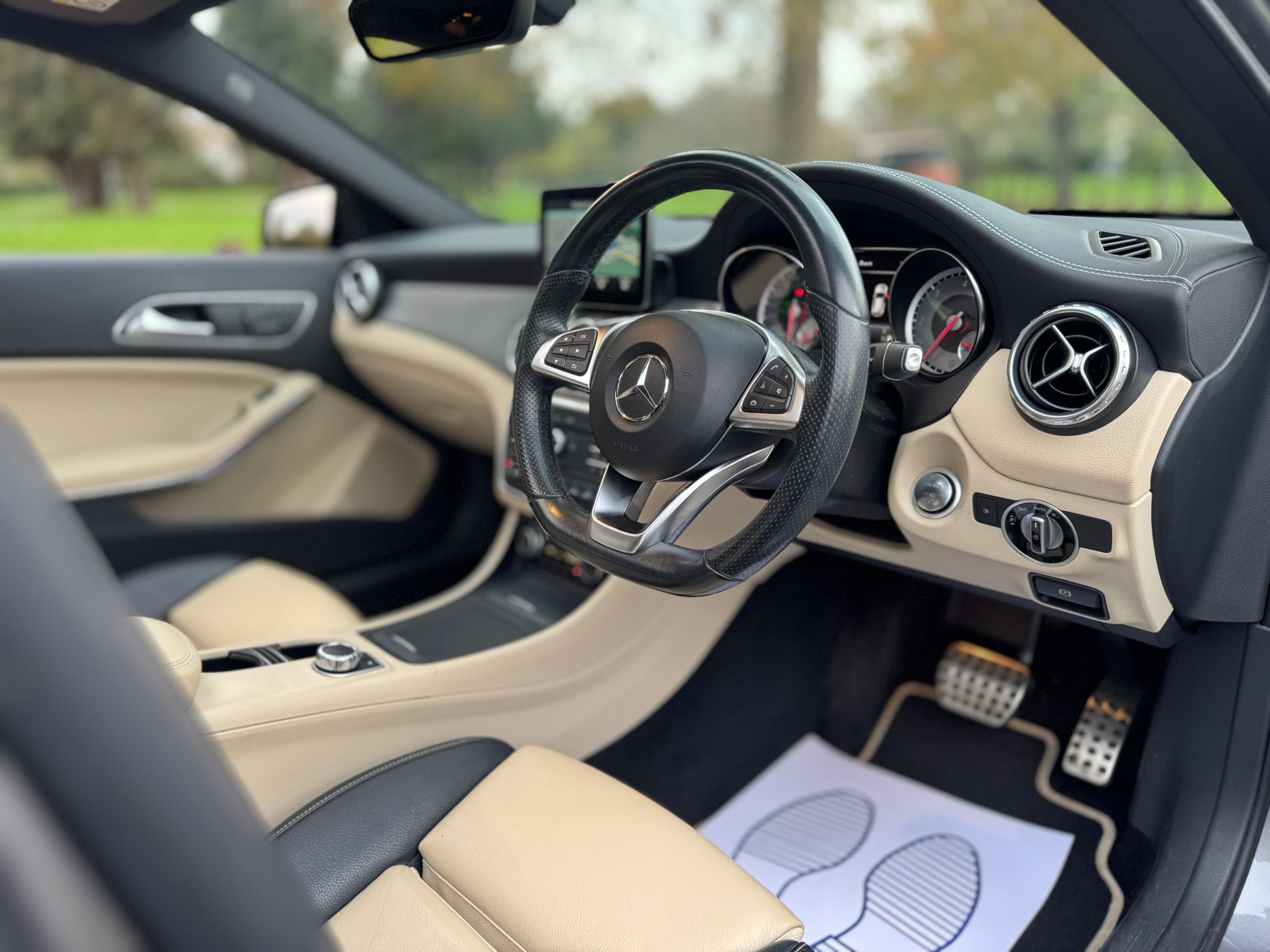 MERCEDES-BENZ GLA 220 D 4MAT AMG LINE PREM+A