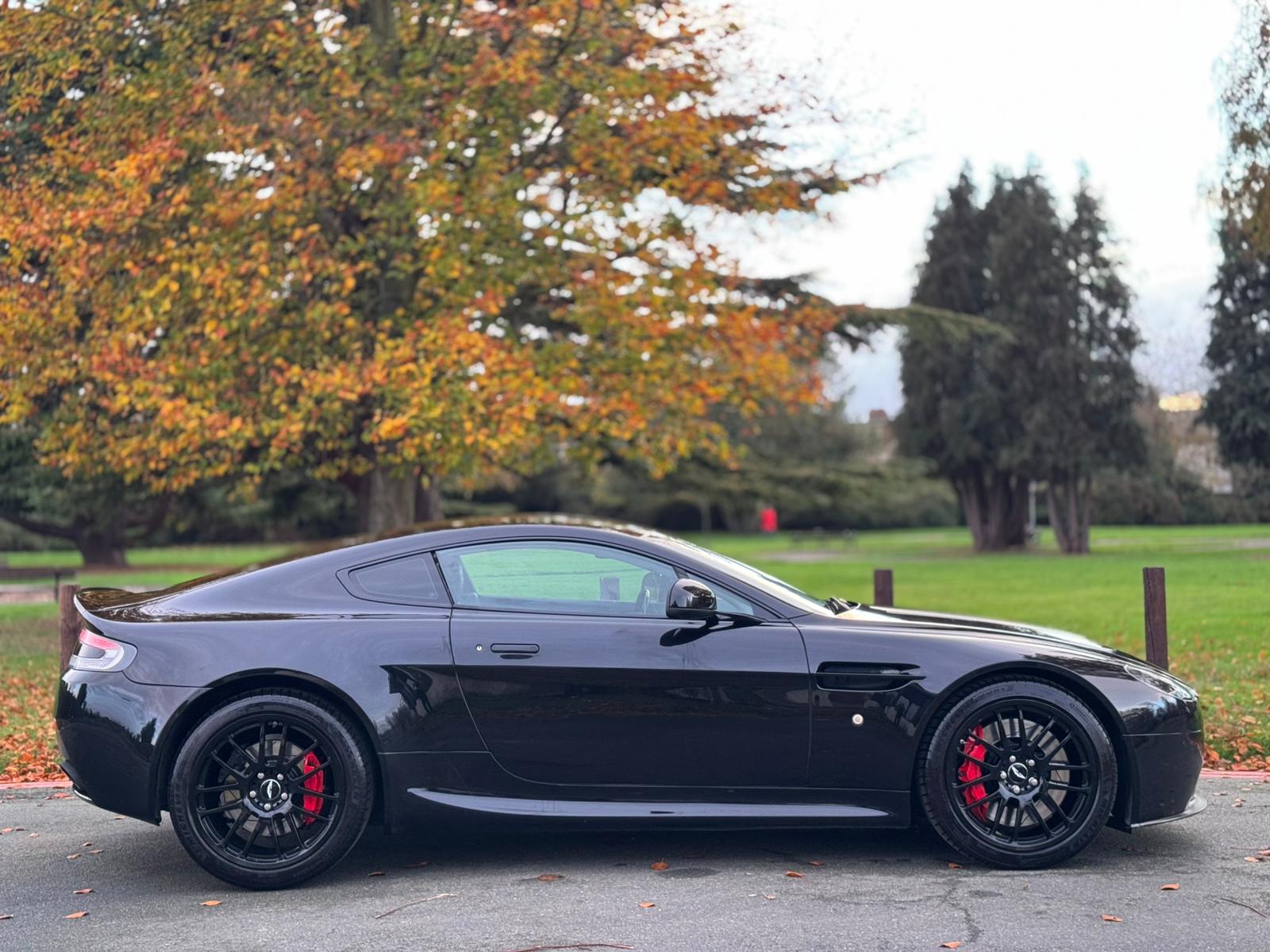 ASTON MARTIN VANTAGE V8 AUTO