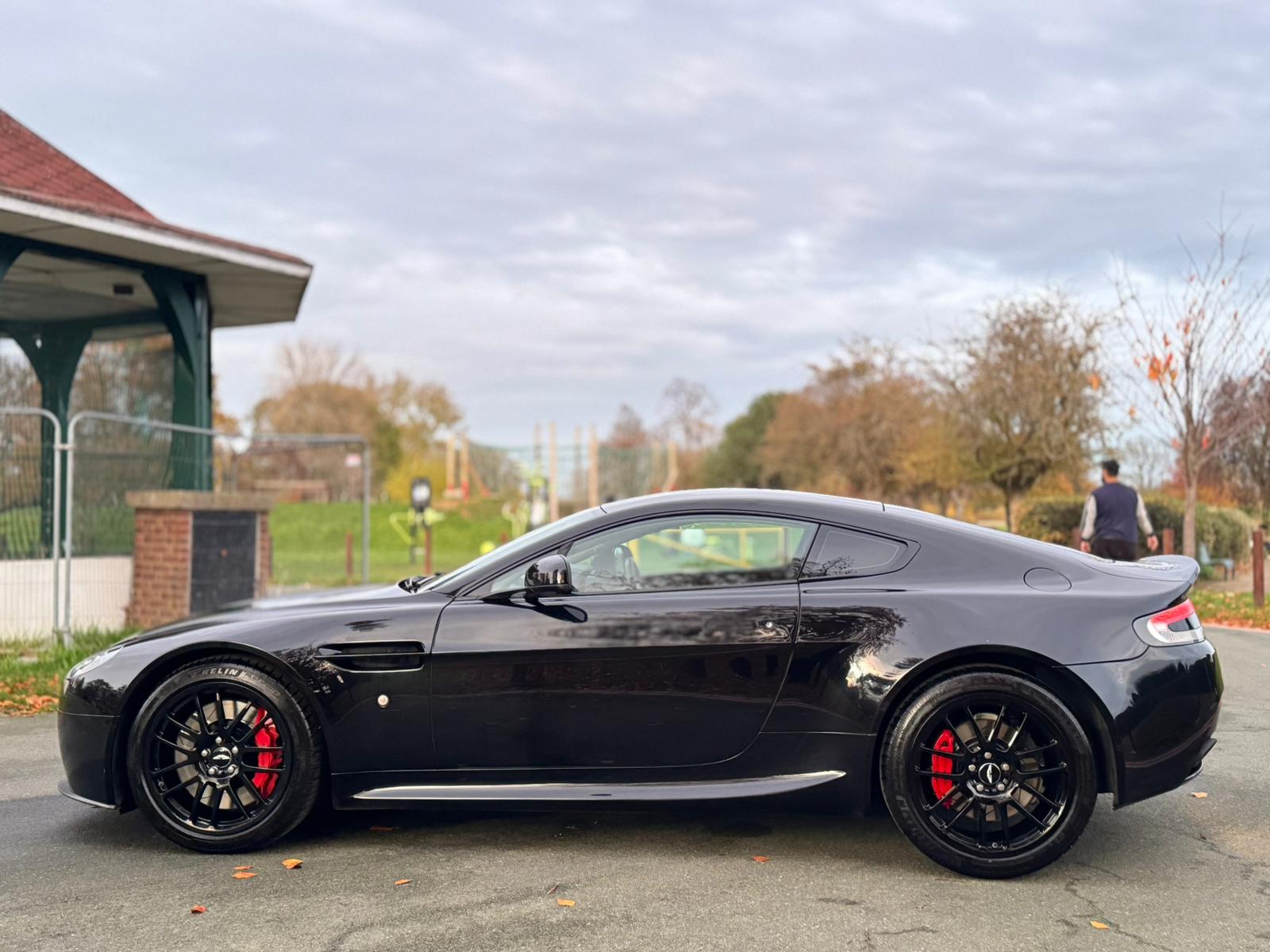 ASTON MARTIN VANTAGE V8 AUTO