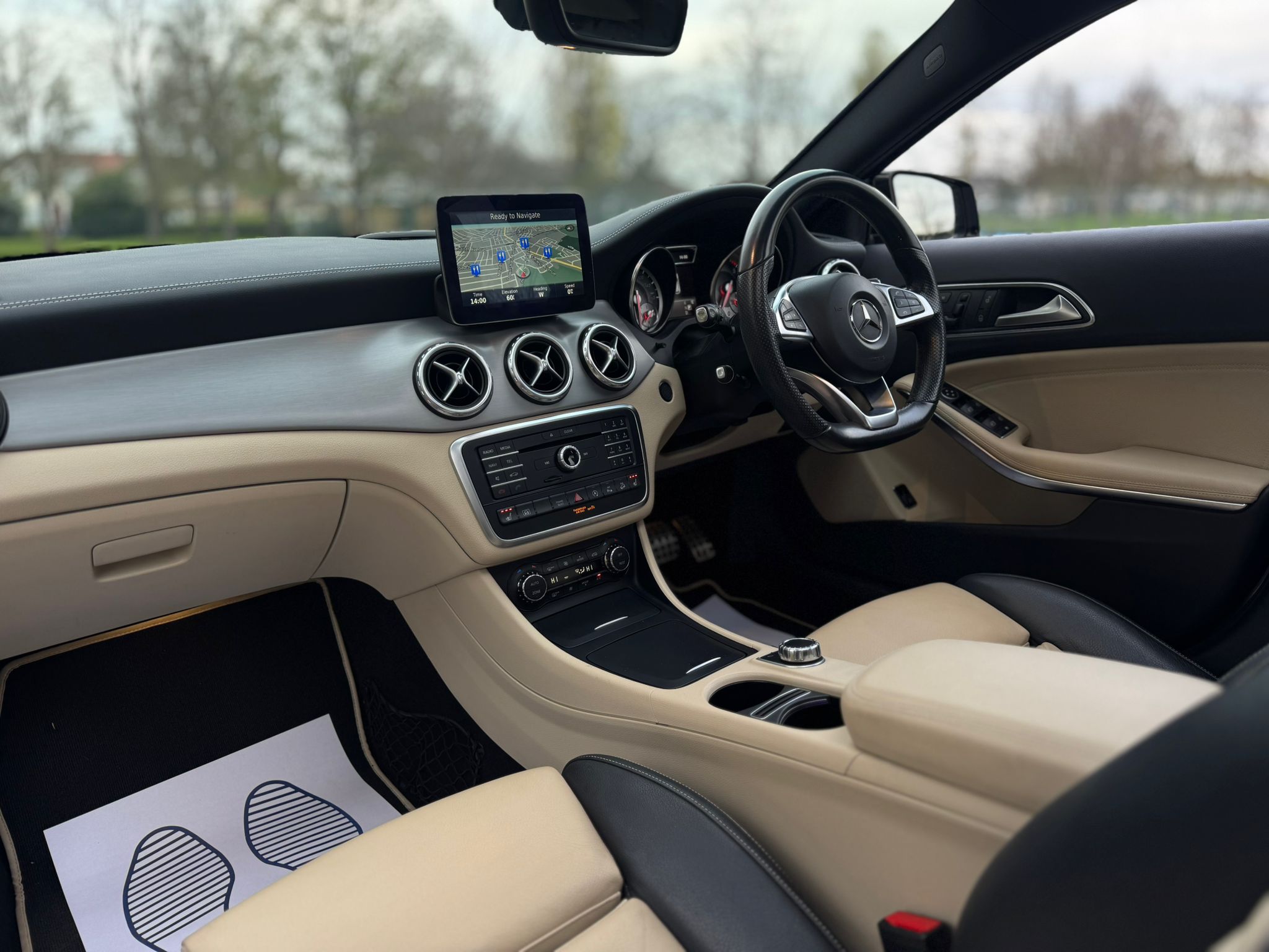 MERCEDES-BENZ GLA 220 D 4MAT AMG LINE PREM+A