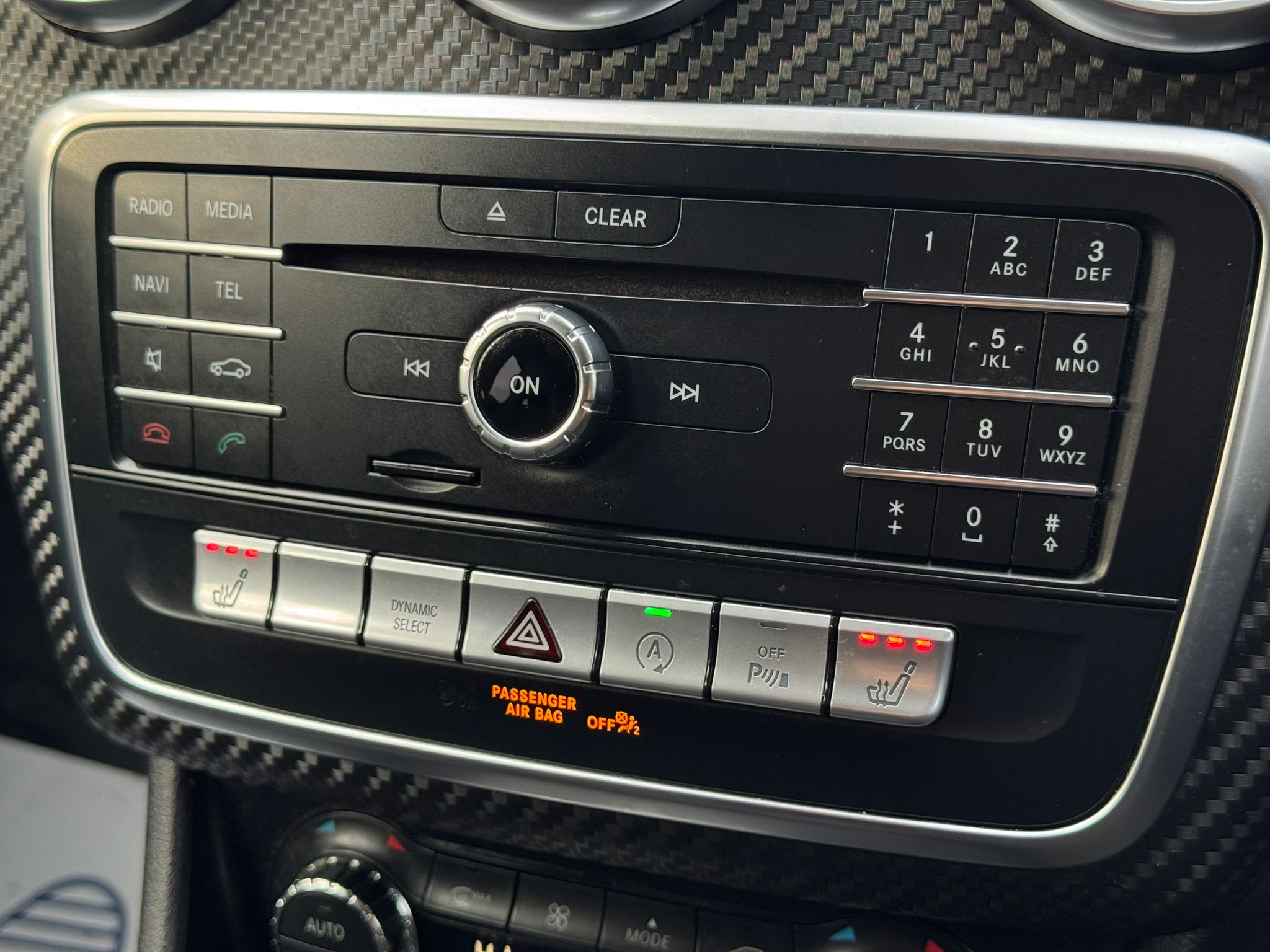 MERCEDES-BENZ A 200 AMG LINE PREMIUM +