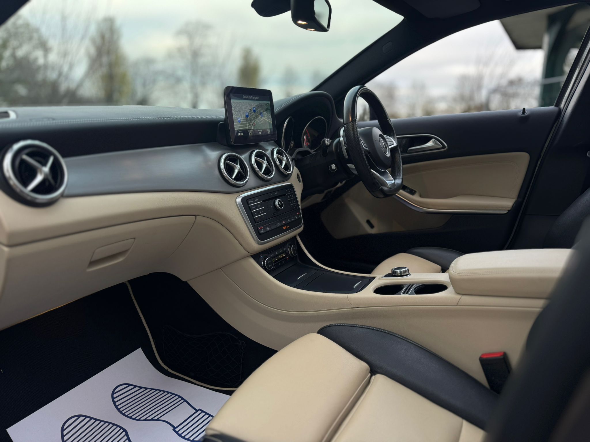 MERCEDES-BENZ GLA 220 D 4MAT AMG LINE PREM+A