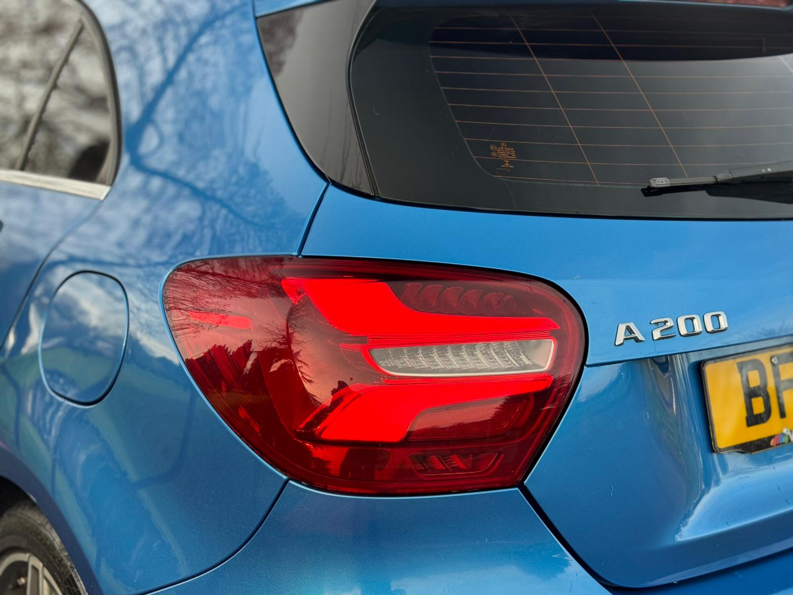 MERCEDES-BENZ A 200 AMG LINE PREMIUM +