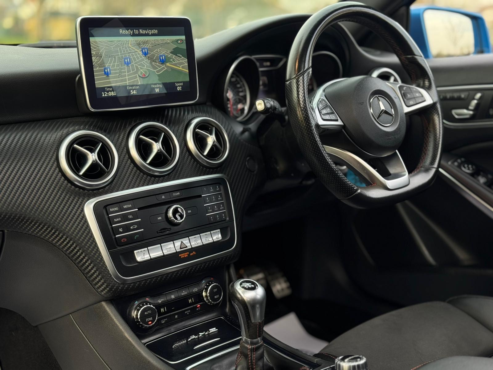 MERCEDES-BENZ A 200 AMG LINE PREMIUM +