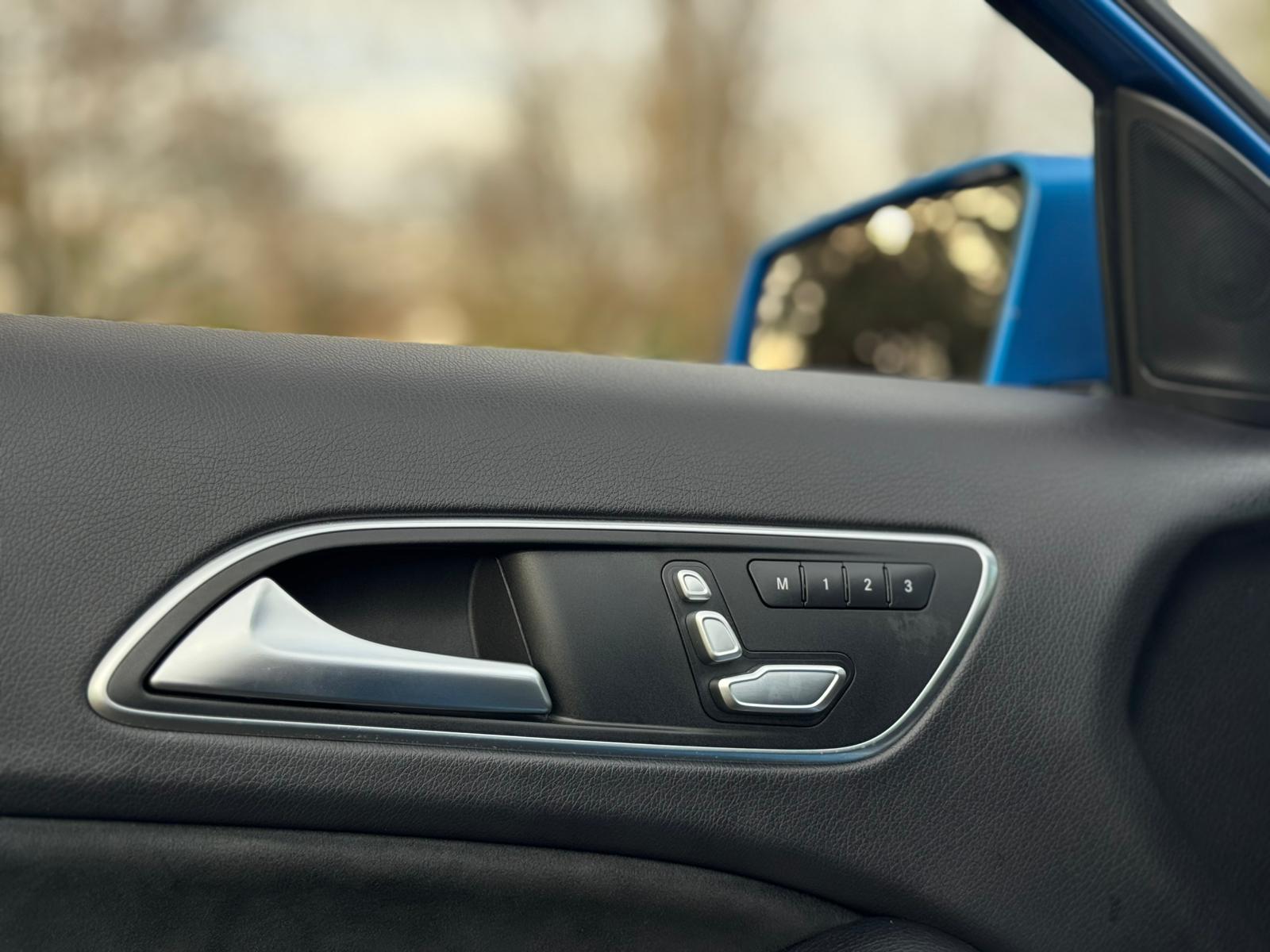 MERCEDES-BENZ A 200 AMG LINE PREMIUM +