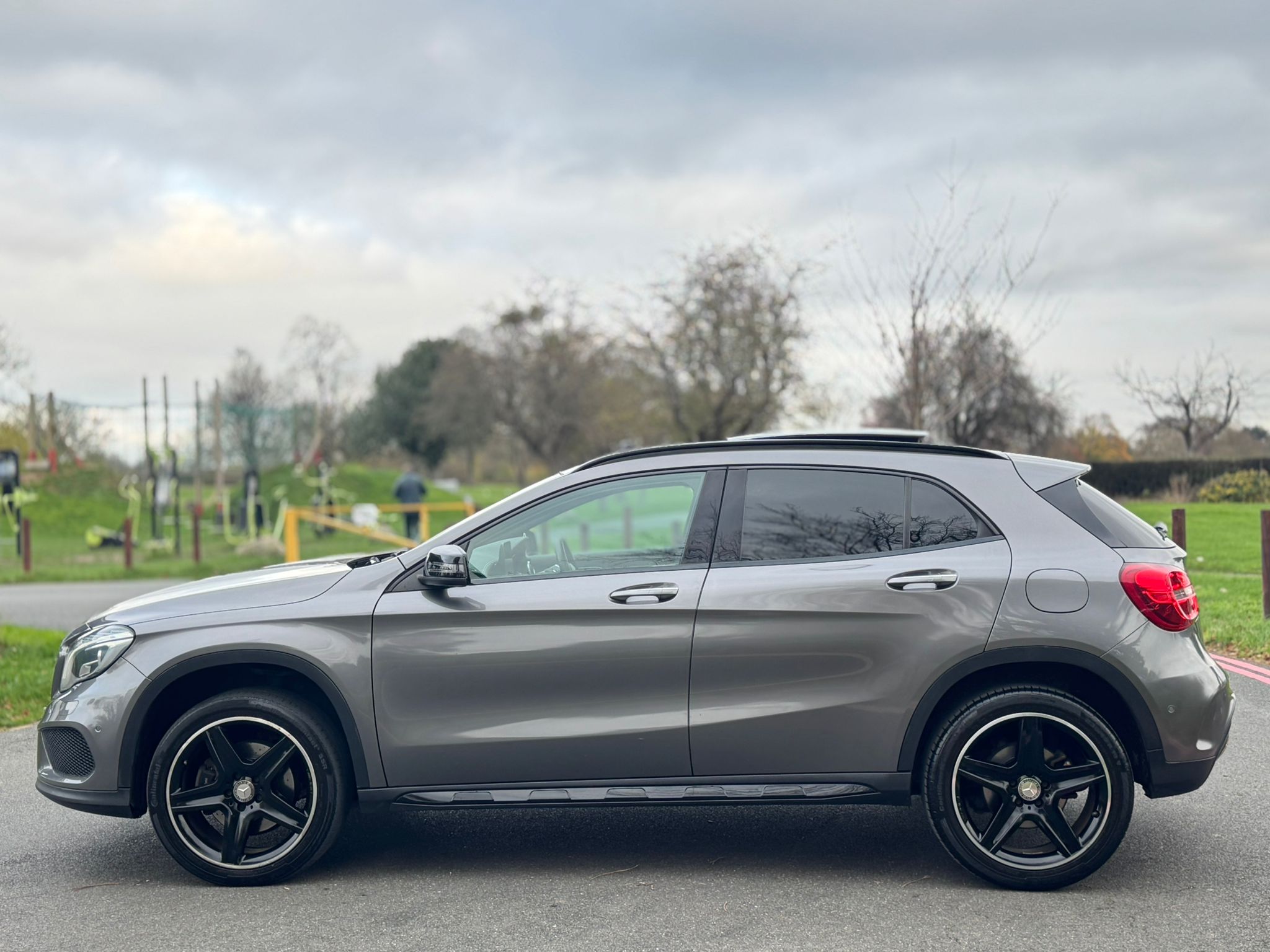 MERCEDES-BENZ GLA 220 D 4MAT AMG LINE PREM+A