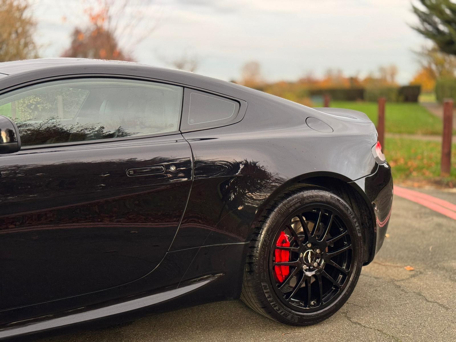 ASTON MARTIN VANTAGE V8 AUTO