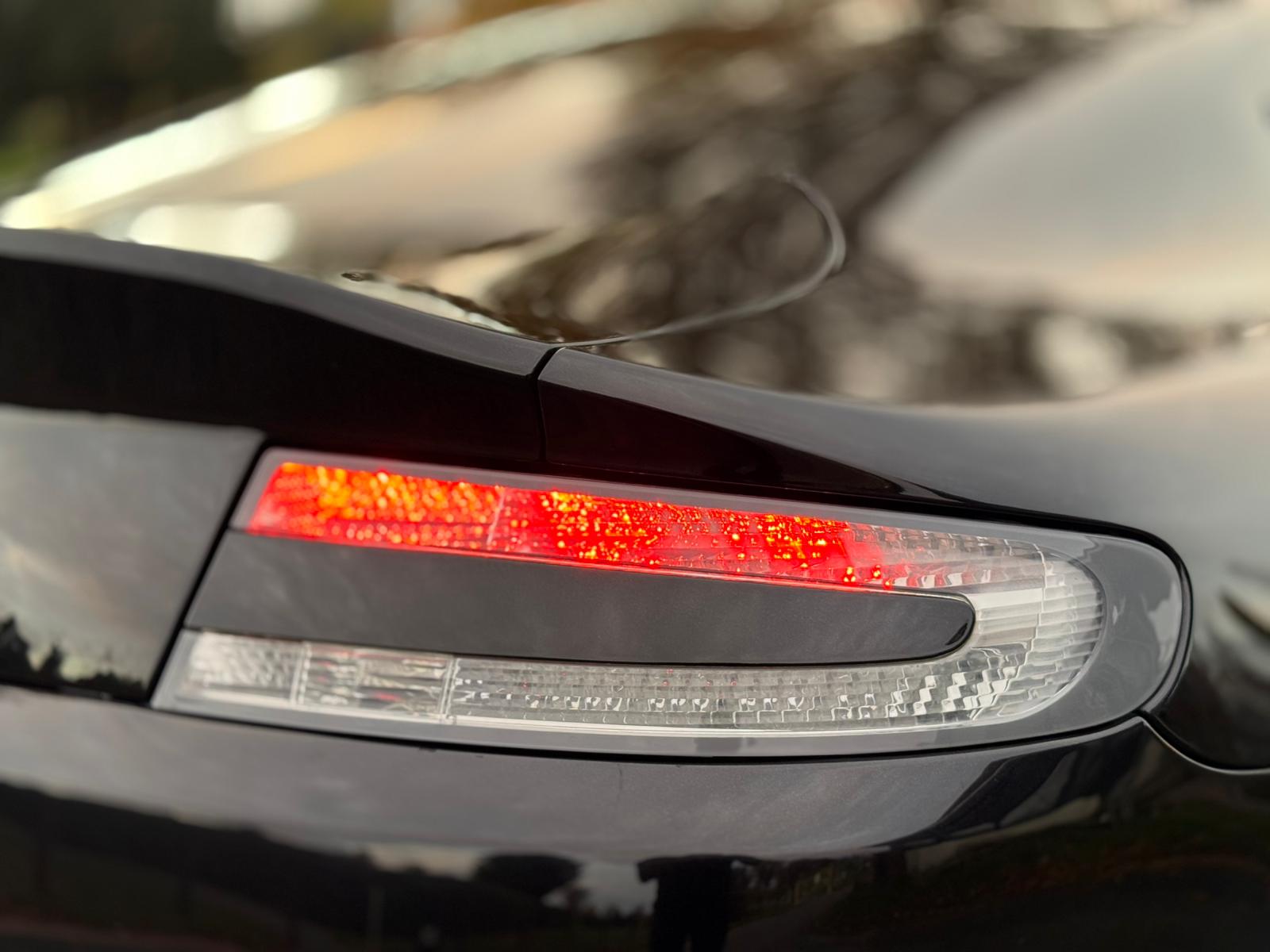 ASTON MARTIN VANTAGE V8 AUTO