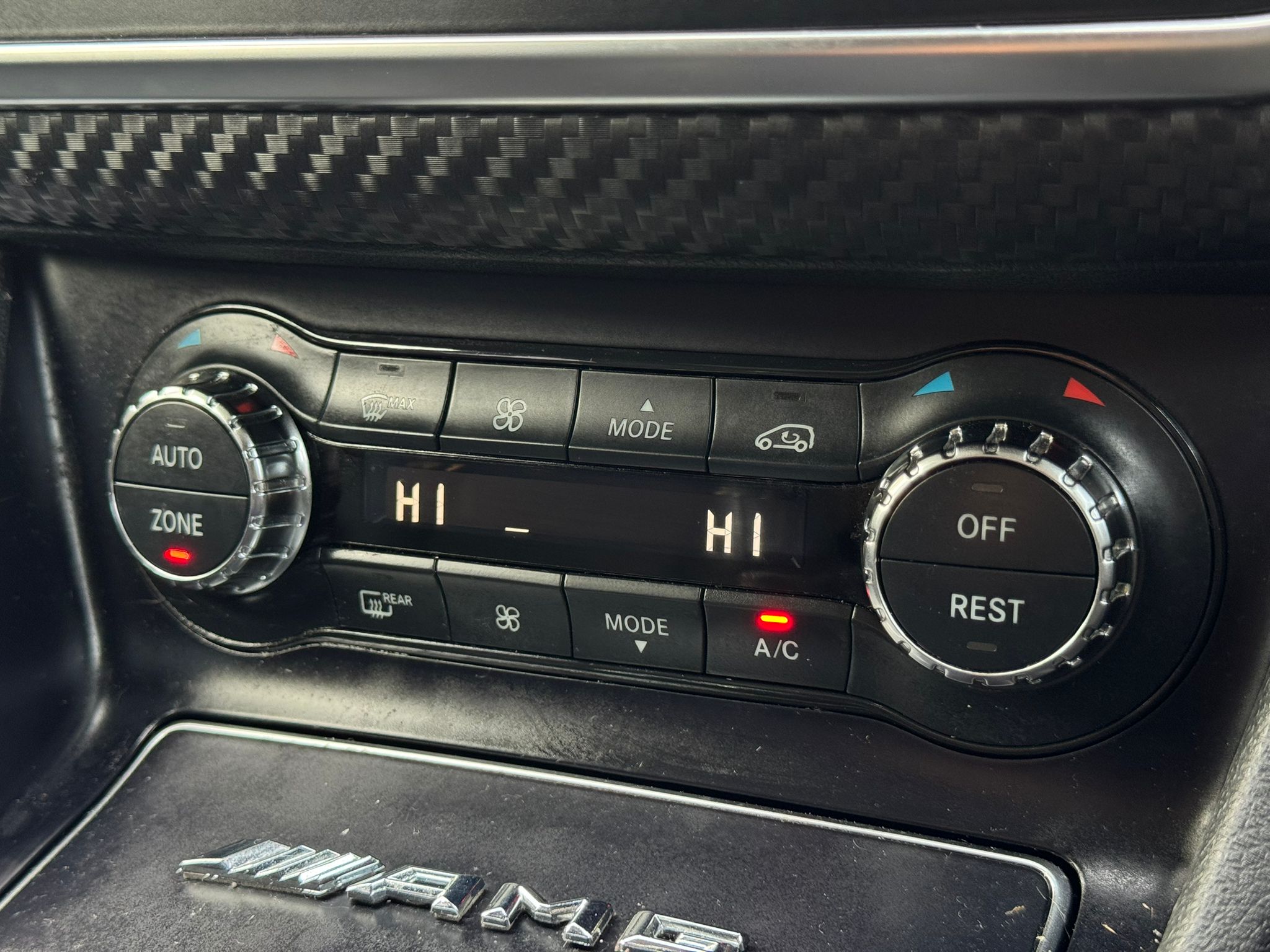 MERCEDES-BENZ A 200 AMG LINE PREMIUM +