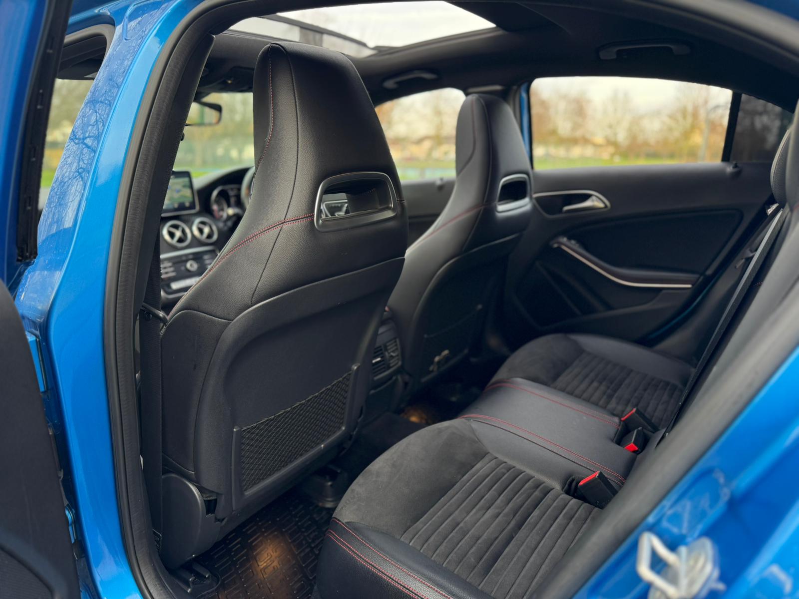 MERCEDES-BENZ A 200 AMG LINE PREMIUM +