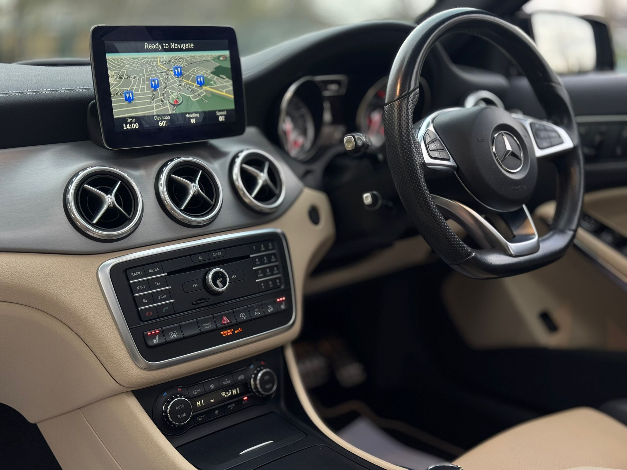 MERCEDES-BENZ GLA 220 D 4MAT AMG LINE PREM+A