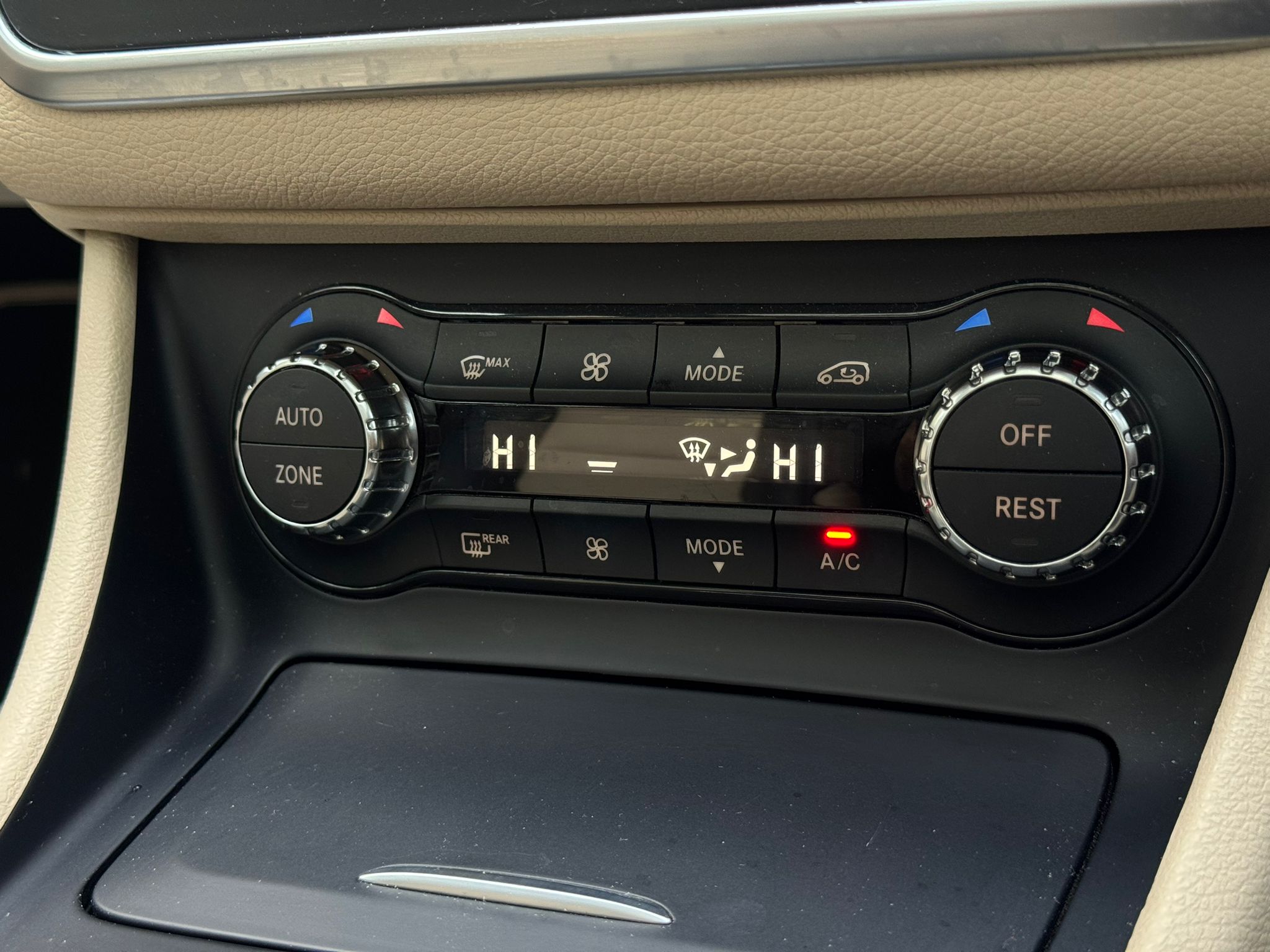 MERCEDES-BENZ GLA 220 D 4MAT AMG LINE PREM+A