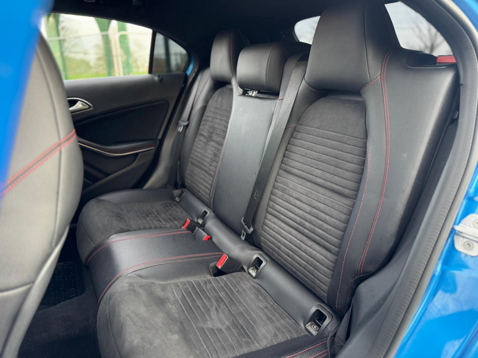 MERCEDES-BENZ A 200 AMG LINE PREMIUM +