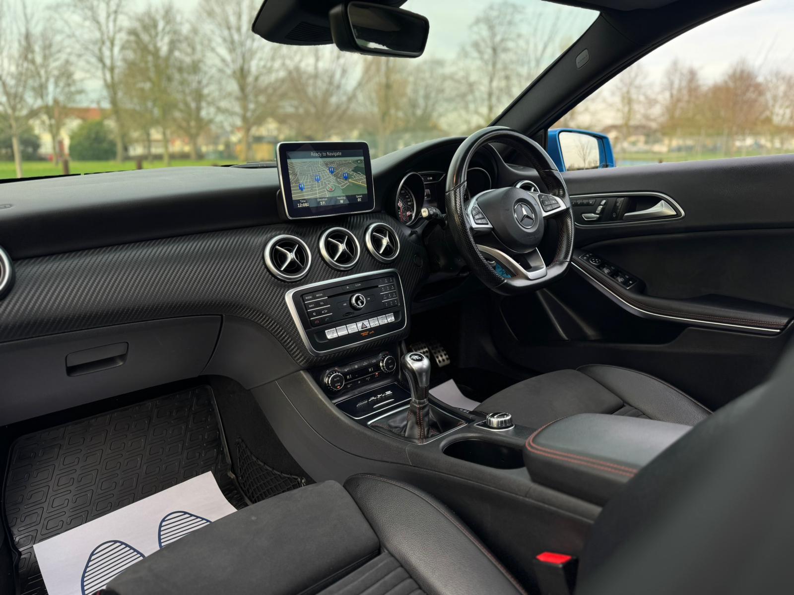 MERCEDES-BENZ A 200 AMG LINE PREMIUM +