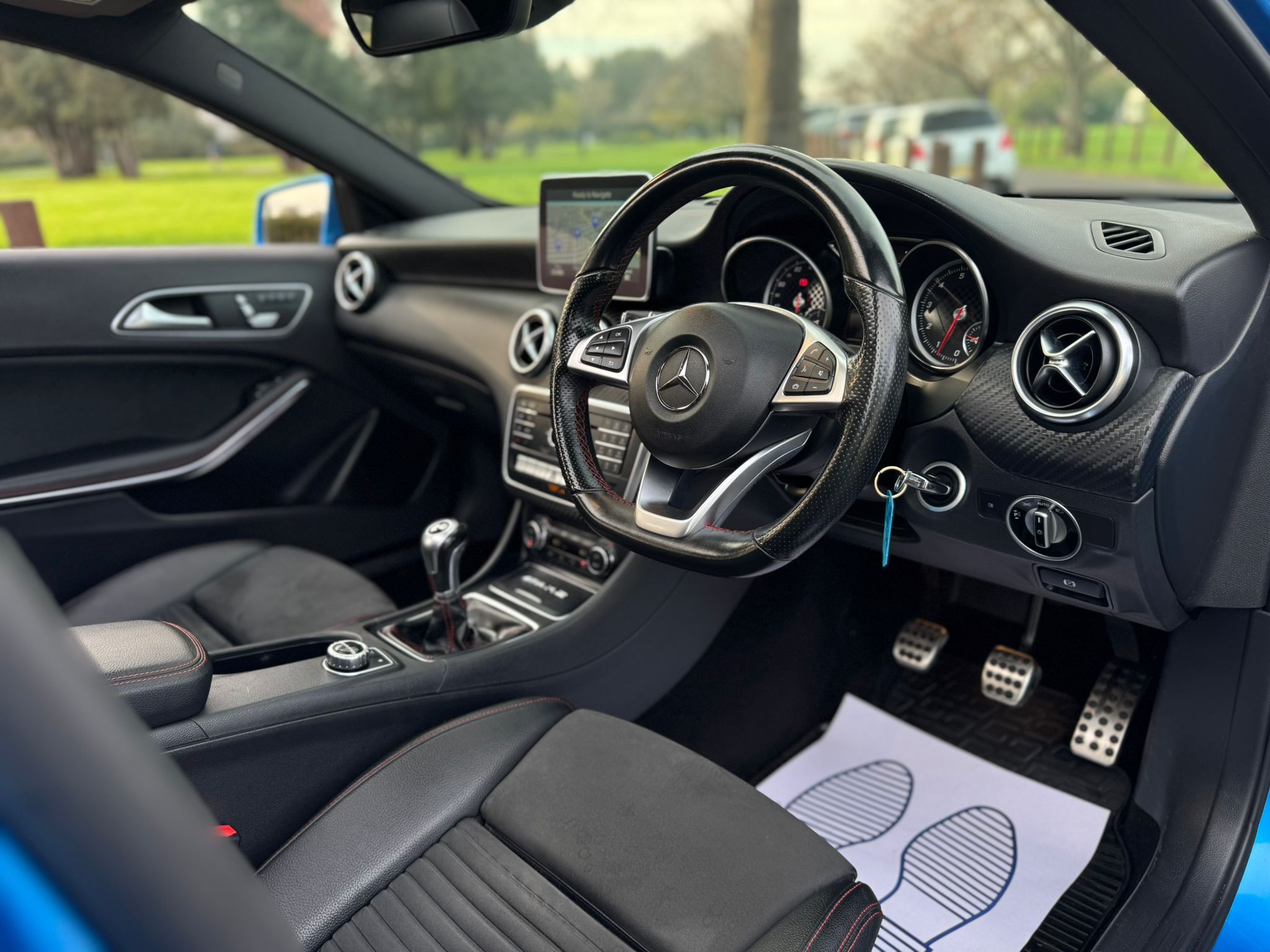 MERCEDES-BENZ A 200 AMG LINE PREMIUM +