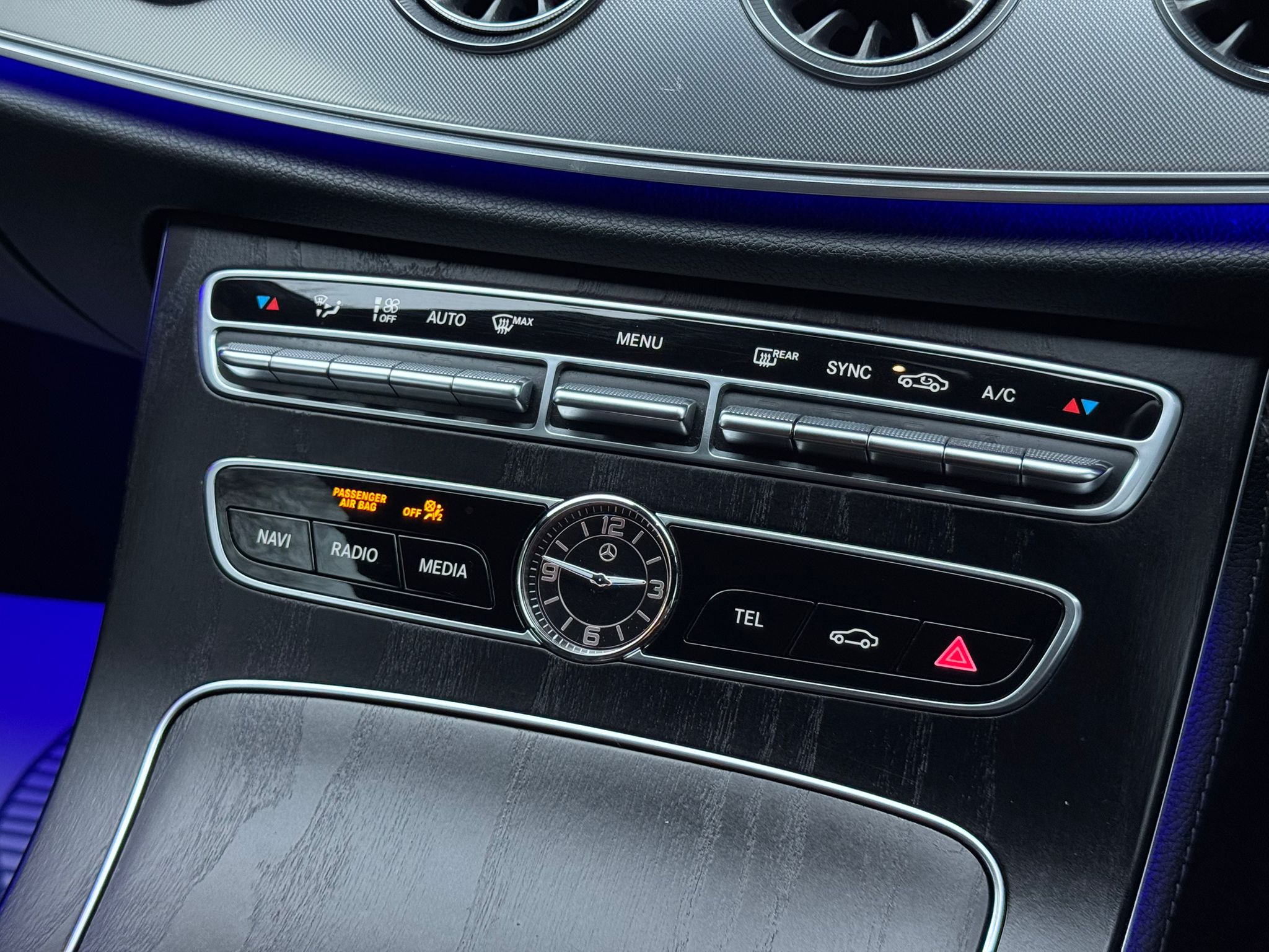 MERCEDES-BENZ E 220 D AMG LINE AUTO